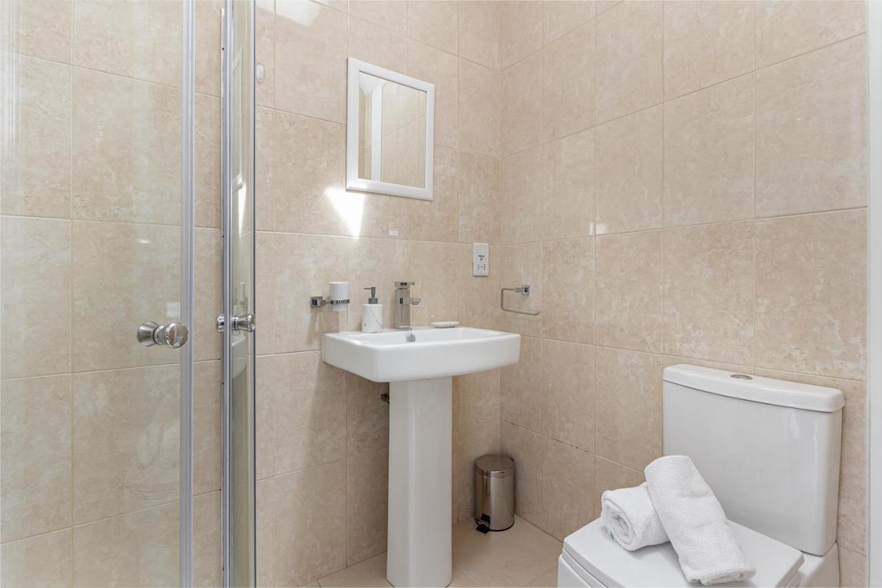 Guest Homes - Trinity Apartment Ουόρσεστερ Εξωτερικό φωτογραφία